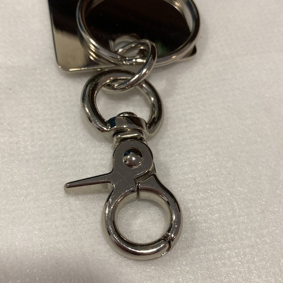 NWOT - TYLER RODAN Engraved Silvertone Mirrored Charm, Keyring & Lever Back Claw - Picture 6 of 6